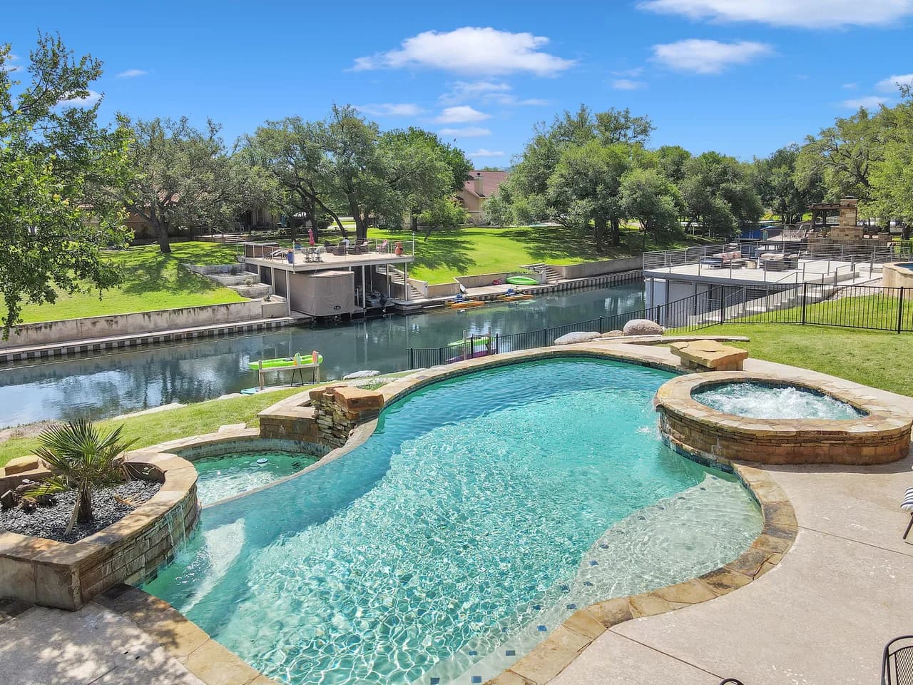 Secluded Four Bedroom Villa in Kingsland photo 4