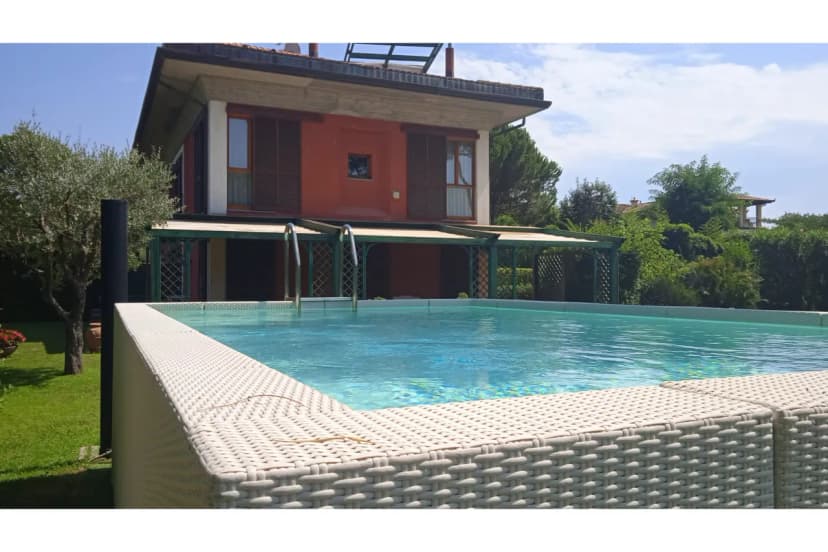 Well-Equipped Modern Villa with Large Garden