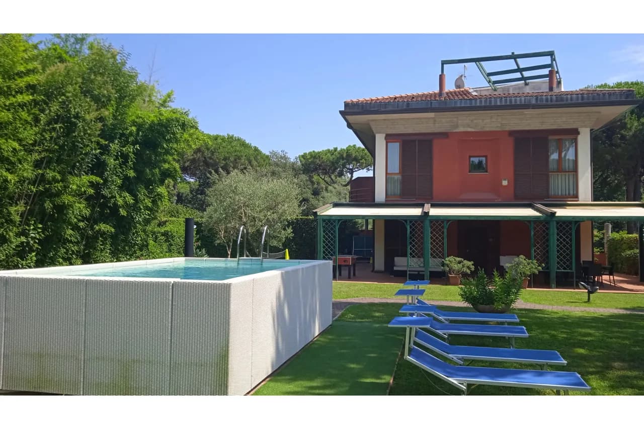 Well-Equipped Modern Villa with Large Garden photo 5