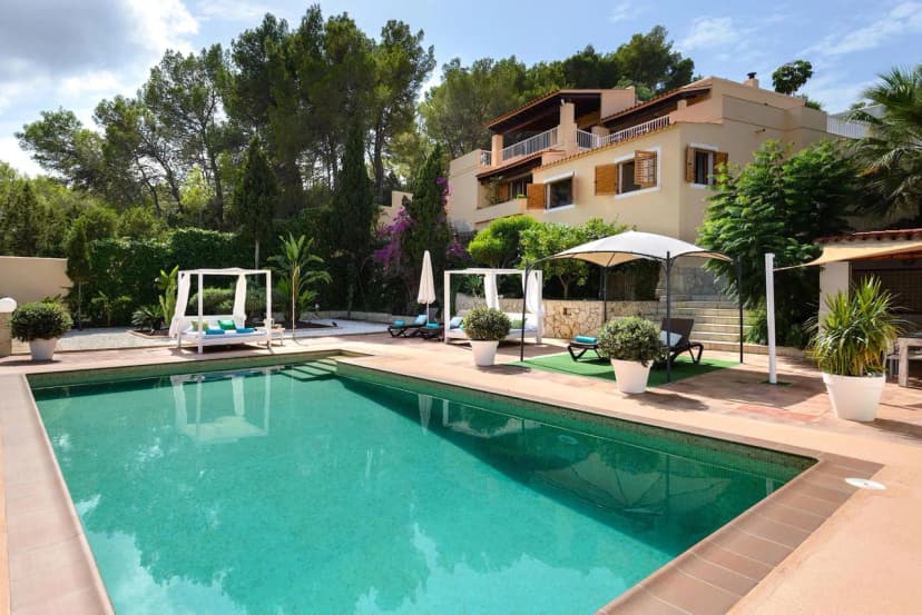 Bright Spacious Villa With Spectacular Views to the Mountains