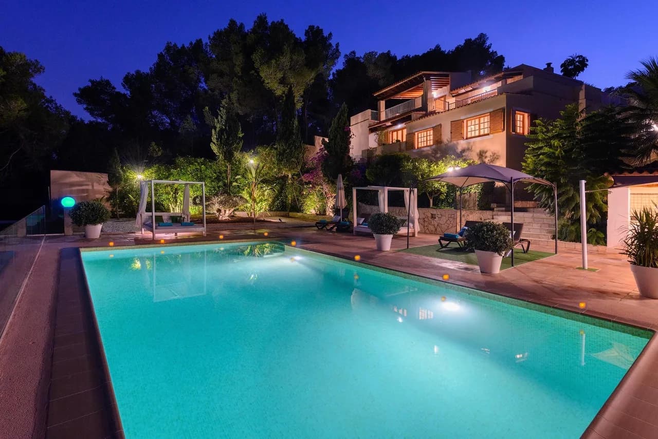 Bright Spacious Villa With Spectacular Views to the Mountains photo 3