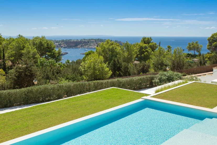 SUPER-SLEEK CONTEMPORARY STYLE ON IBIZA'S GLAMOROUS SOUTH COAST