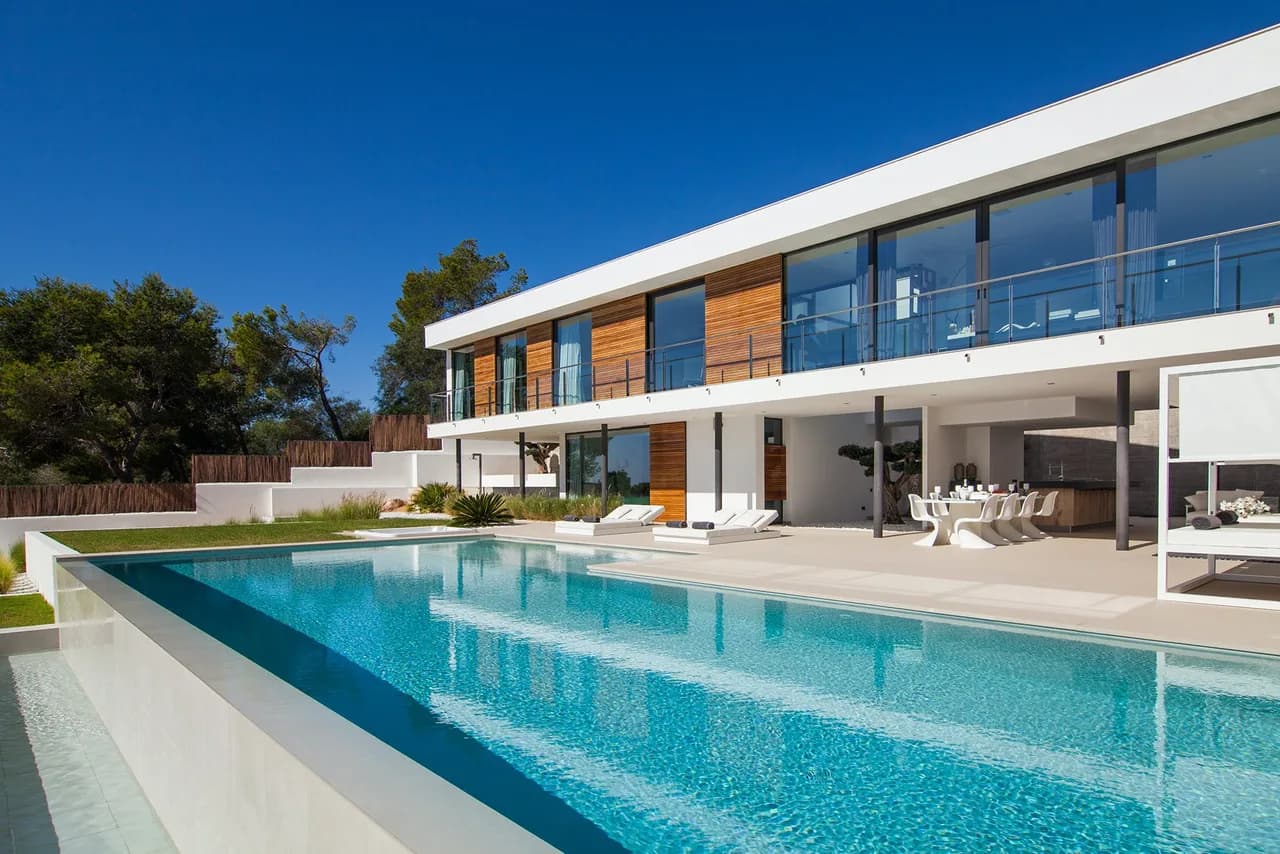 SUPER-SLEEK CONTEMPORARY STYLE ON IBIZA'S GLAMOROUS SOUTH COAST photo 2