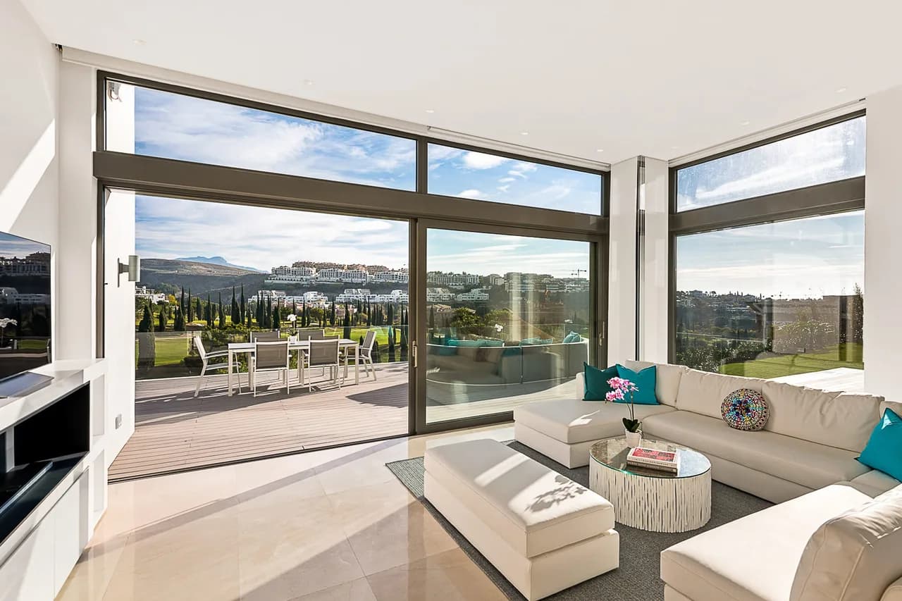 Charming Luxury Villa With Breathtaking Views of the Mediterranean Sea photo 2