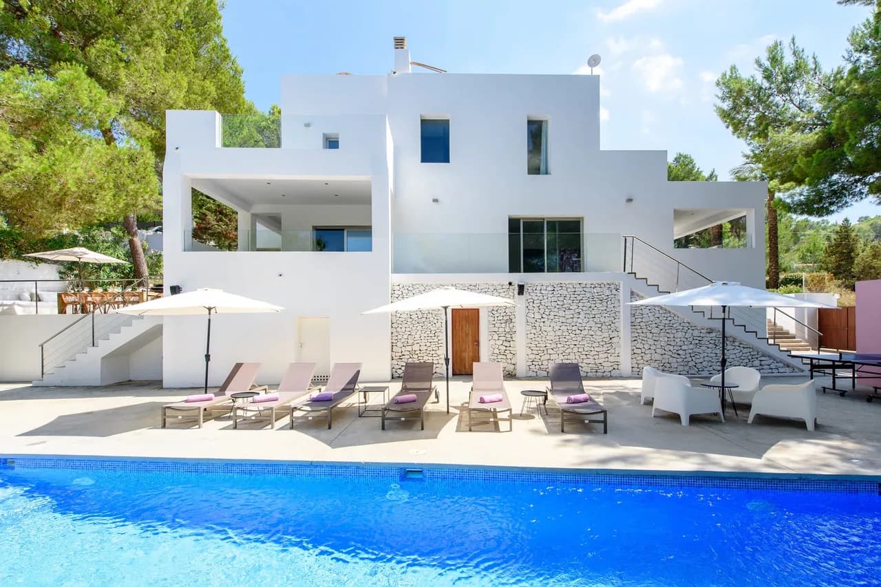 Stunning Modern Holiday Home With Panoramic Sea And Sunset Views