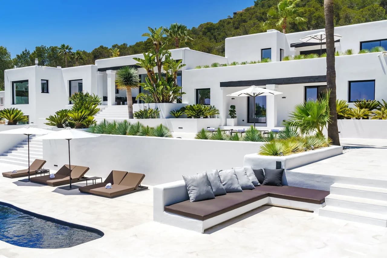 Oh-so-stylish Villa With Private Gardens and Jaw-dropping Sea Views photo 5