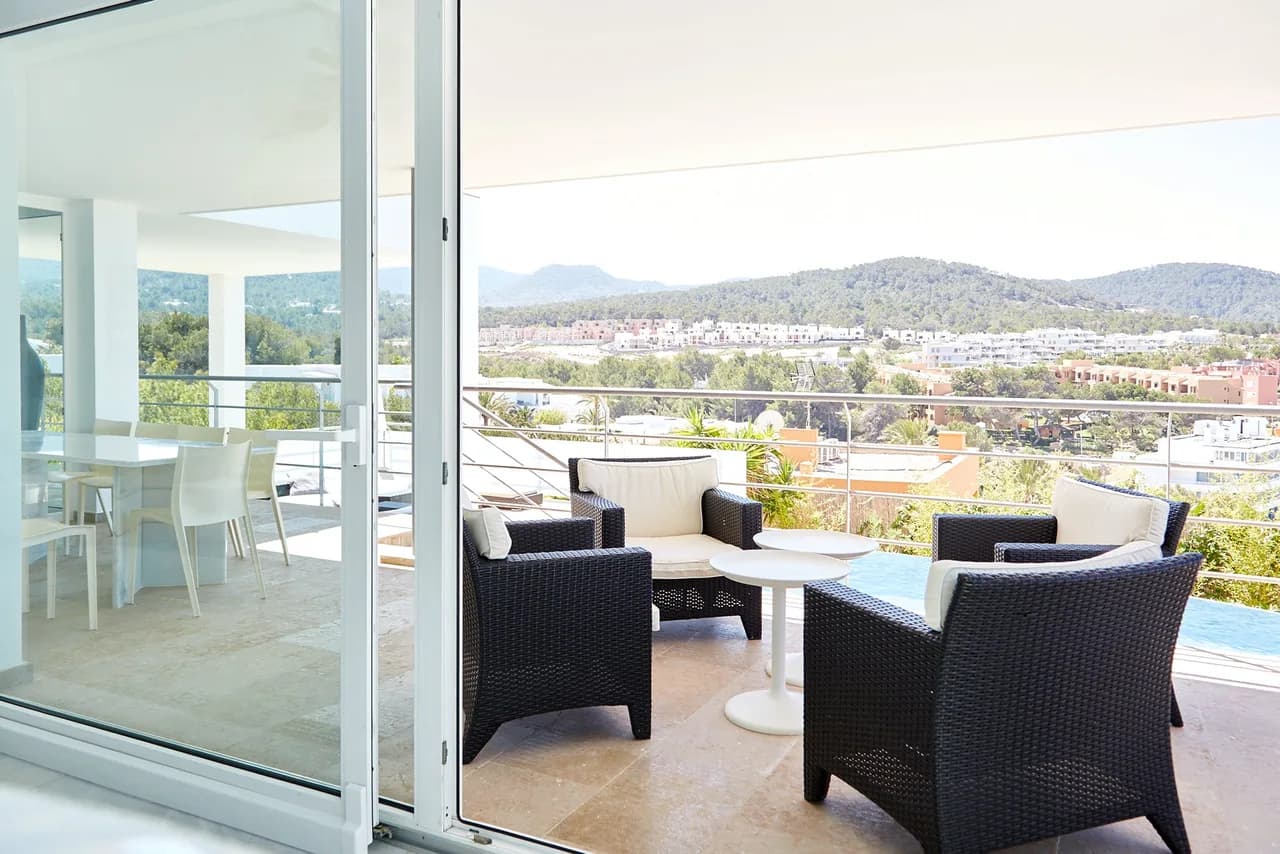 Attractive, Modern Villa Just 150m Away From the Beach at Cala Tarida photo 4