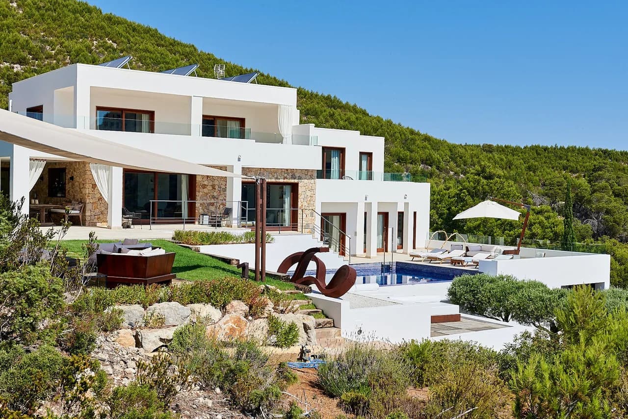 MAGNIFICENT VILLA WITH UNRIVALLED AND BREATH-TAKING VIEWS OVER SOL DEN SERRA