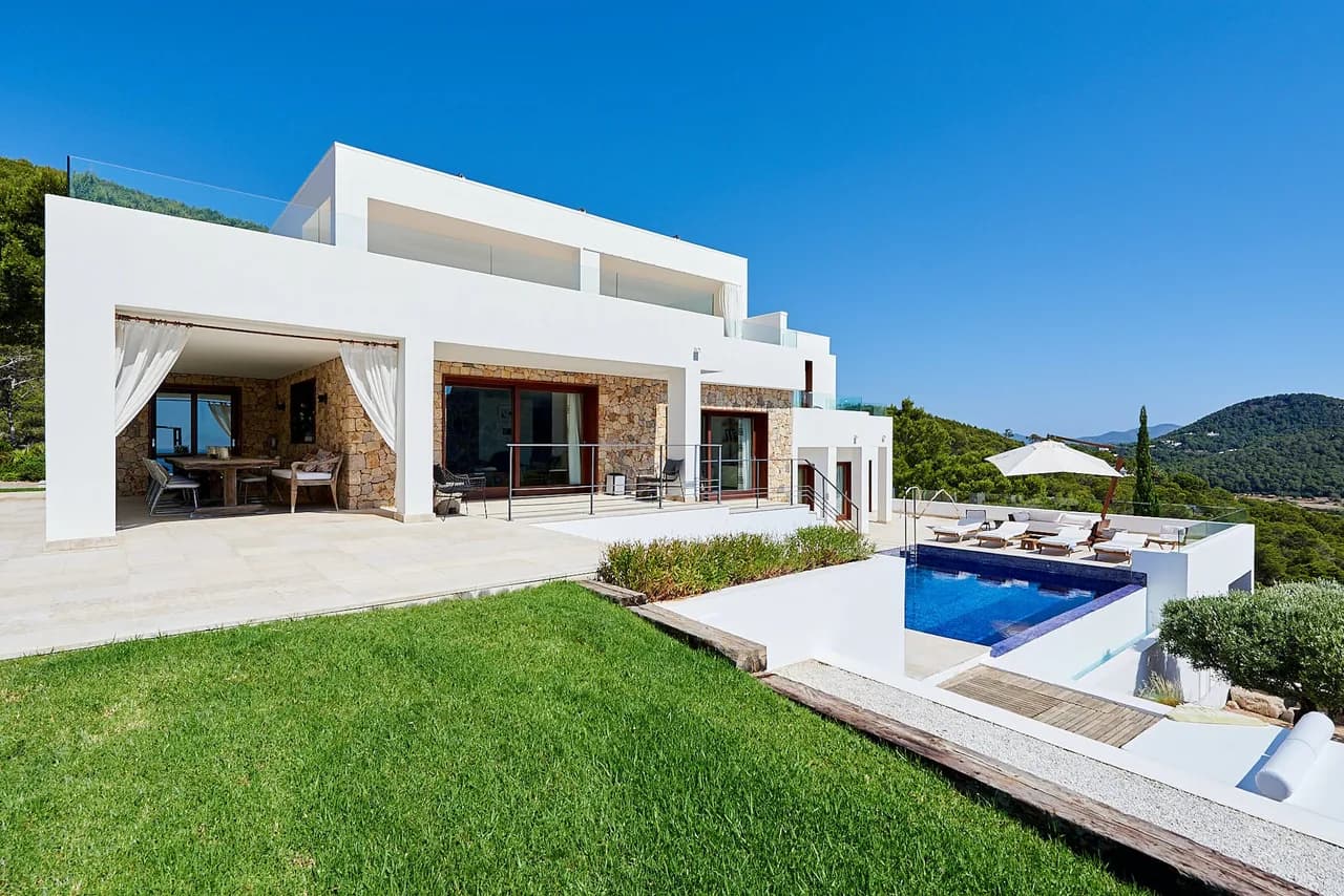MAGNIFICENT VILLA WITH UNRIVALLED AND BREATH-TAKING VIEWS OVER SOL DEN SERRA photo 2