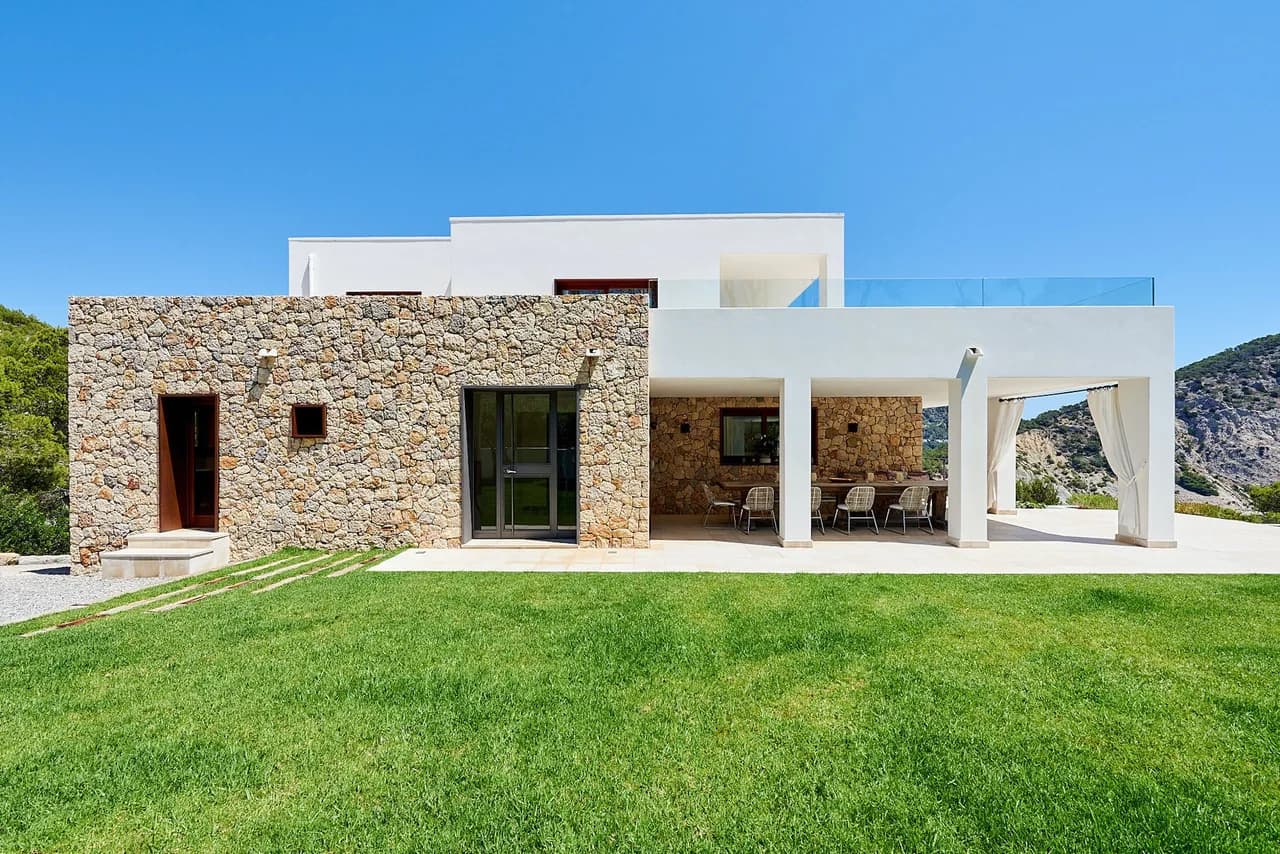 MAGNIFICENT VILLA WITH UNRIVALLED AND BREATH-TAKING VIEWS OVER SOL DEN SERRA photo 3