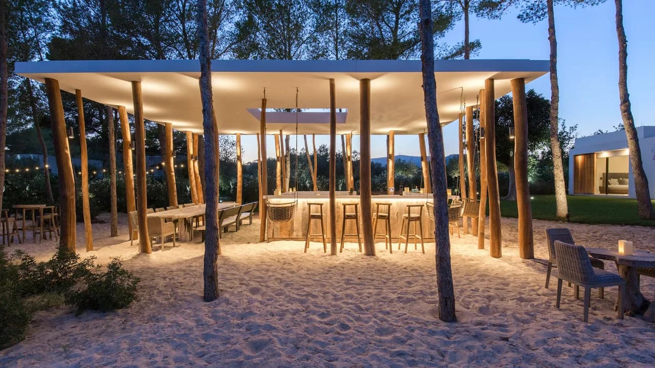 STUNNING MODERN ARCHITECTURE AND EXCEPTIONAL DESIGN photo 3