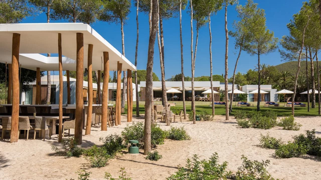 STUNNING MODERN ARCHITECTURE AND EXCEPTIONAL DESIGN photo 4