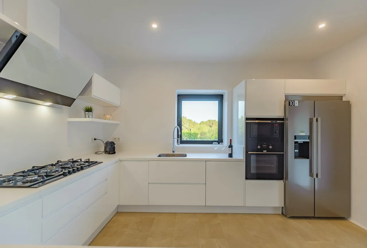 Charming Recently Refurbished 3 Bedroom Property in the San Rafael Area photo 3