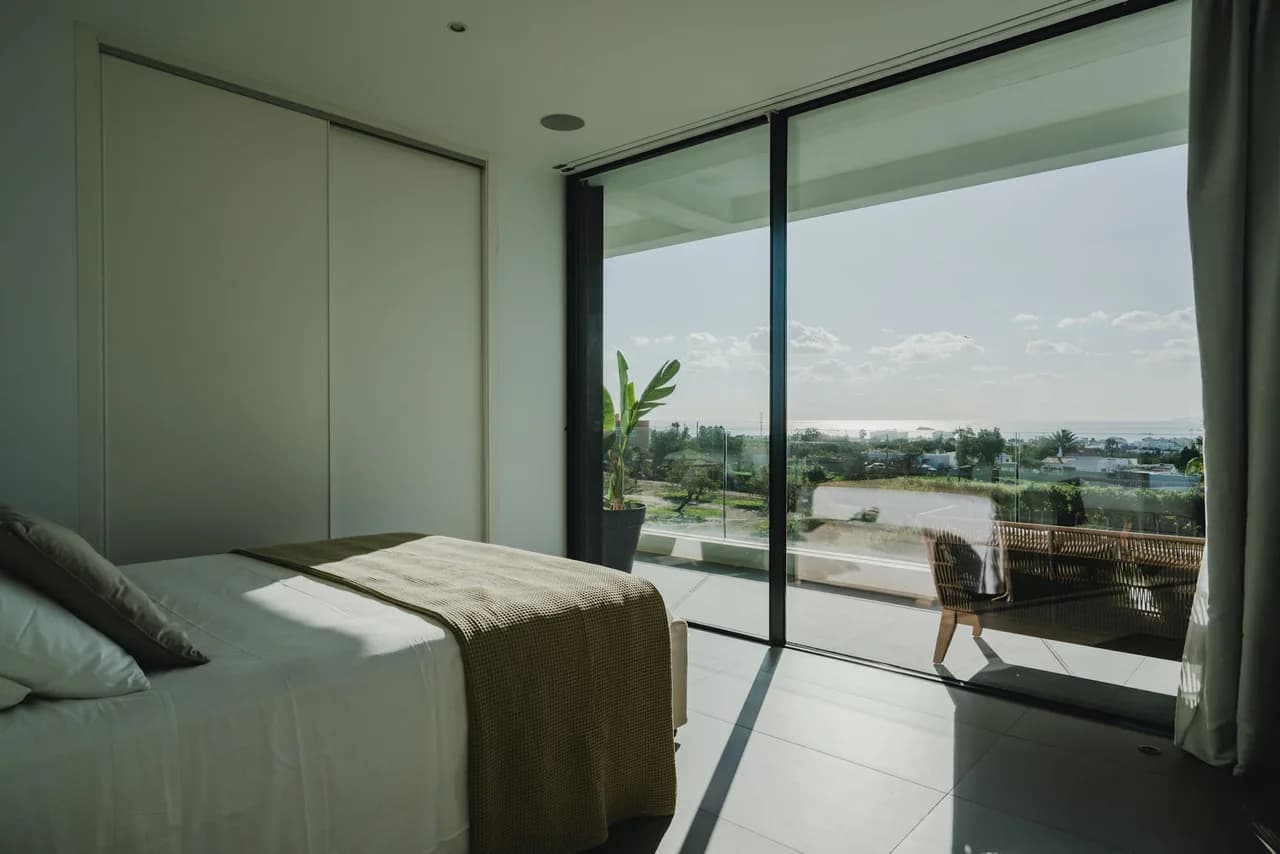 LUXURIOUS MODERN VILLA WITH EASY ACCESS TO IBIZA TOWN AND PLAYA D'EN BOSSA photo 2