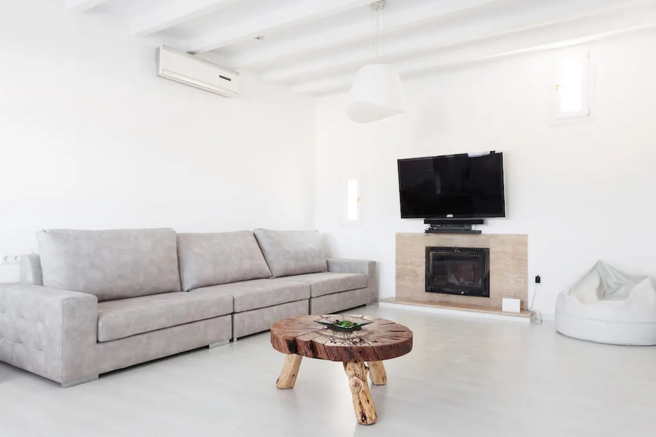 SECLUDED LUXURY VILLA 5 MINUTES FROM THE COSMOPOLITAN SANTA EULALIA