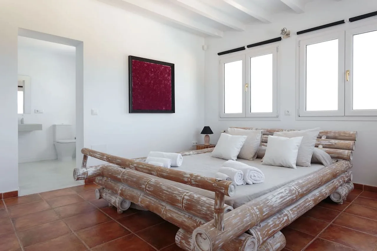 SECLUDED LUXURY VILLA 5 MINUTES FROM THE COSMOPOLITAN SANTA EULALIA photo 5
