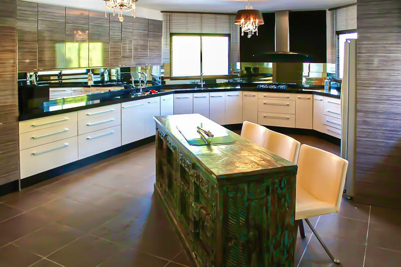 High-end Elegant Villa with Stylish Private Pool photo 3