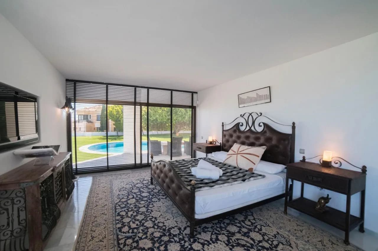 High-end Elegant Villa with Stylish Private Pool photo 4