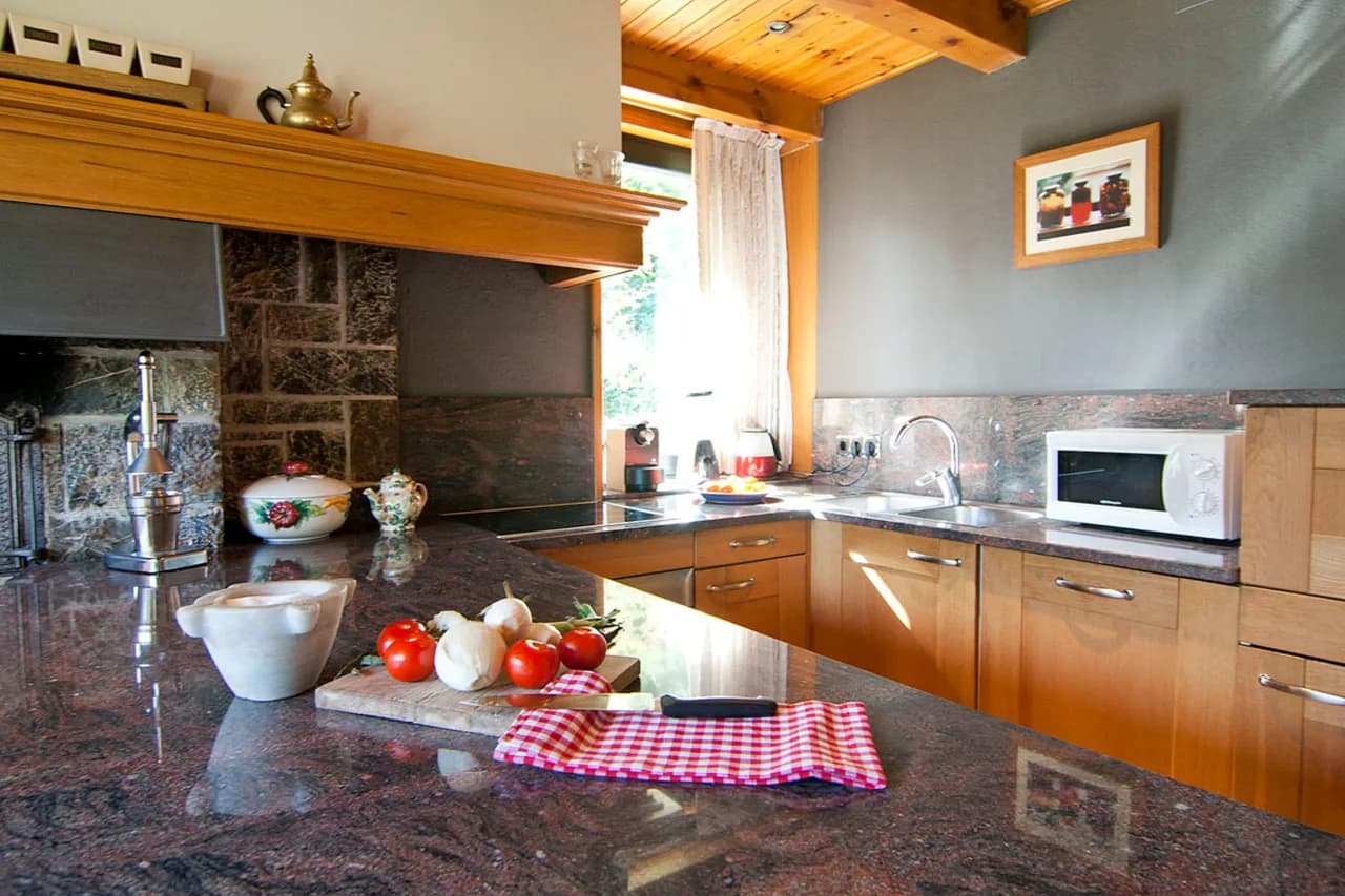 Deluxe Chalet with Large Green Garden photo 2