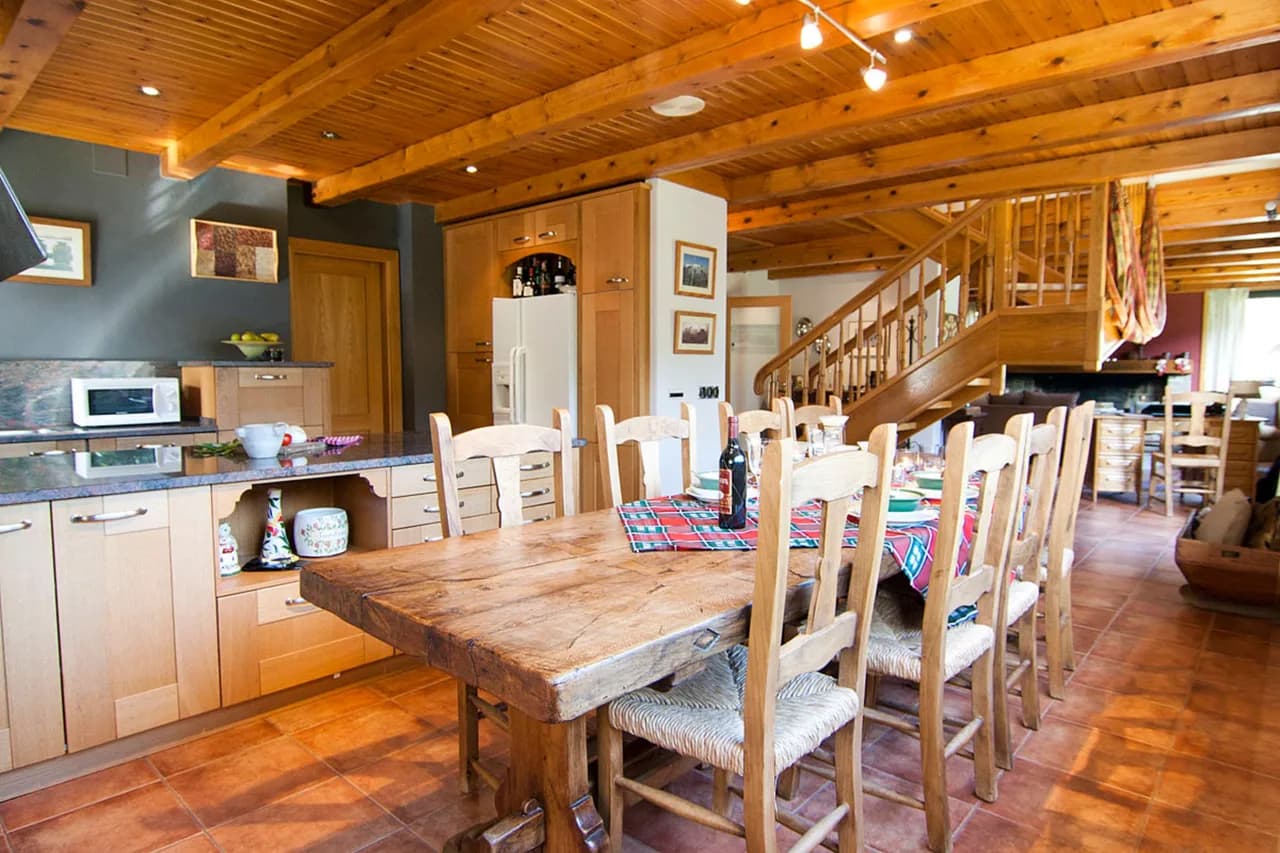 Deluxe Chalet with Large Green Garden photo 3
