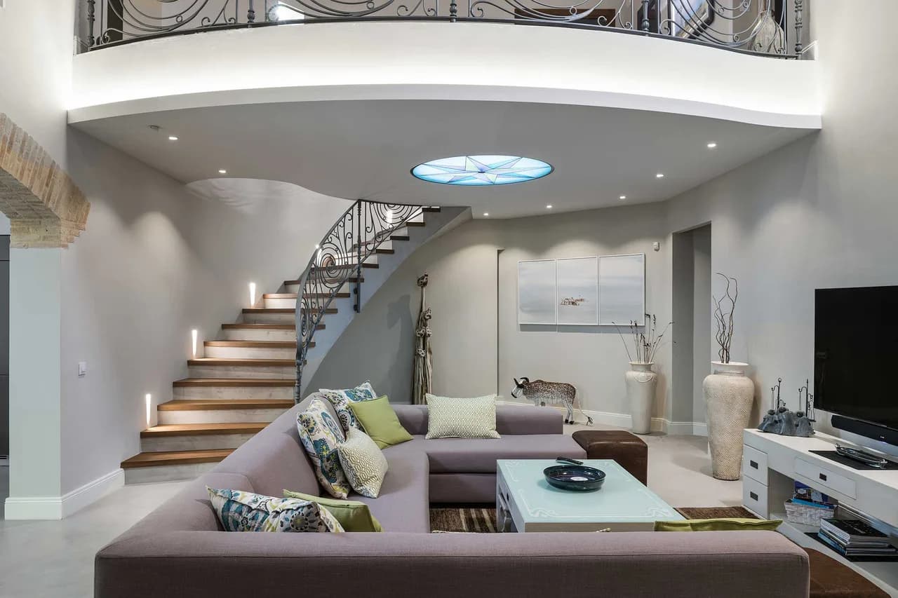 Superb Modern Villa with Luxurious Interiors photo 3