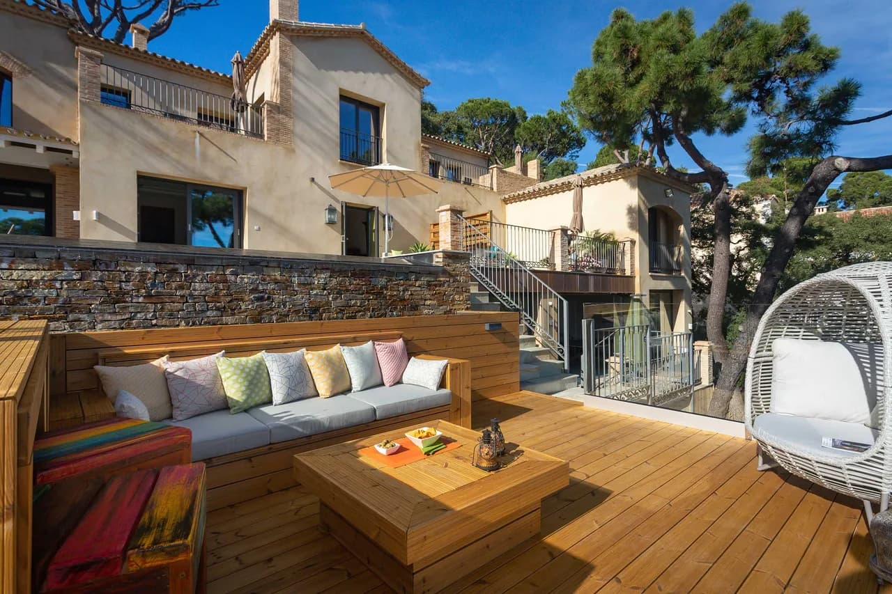 Superb Modern Villa with Luxurious Interiors photo 5