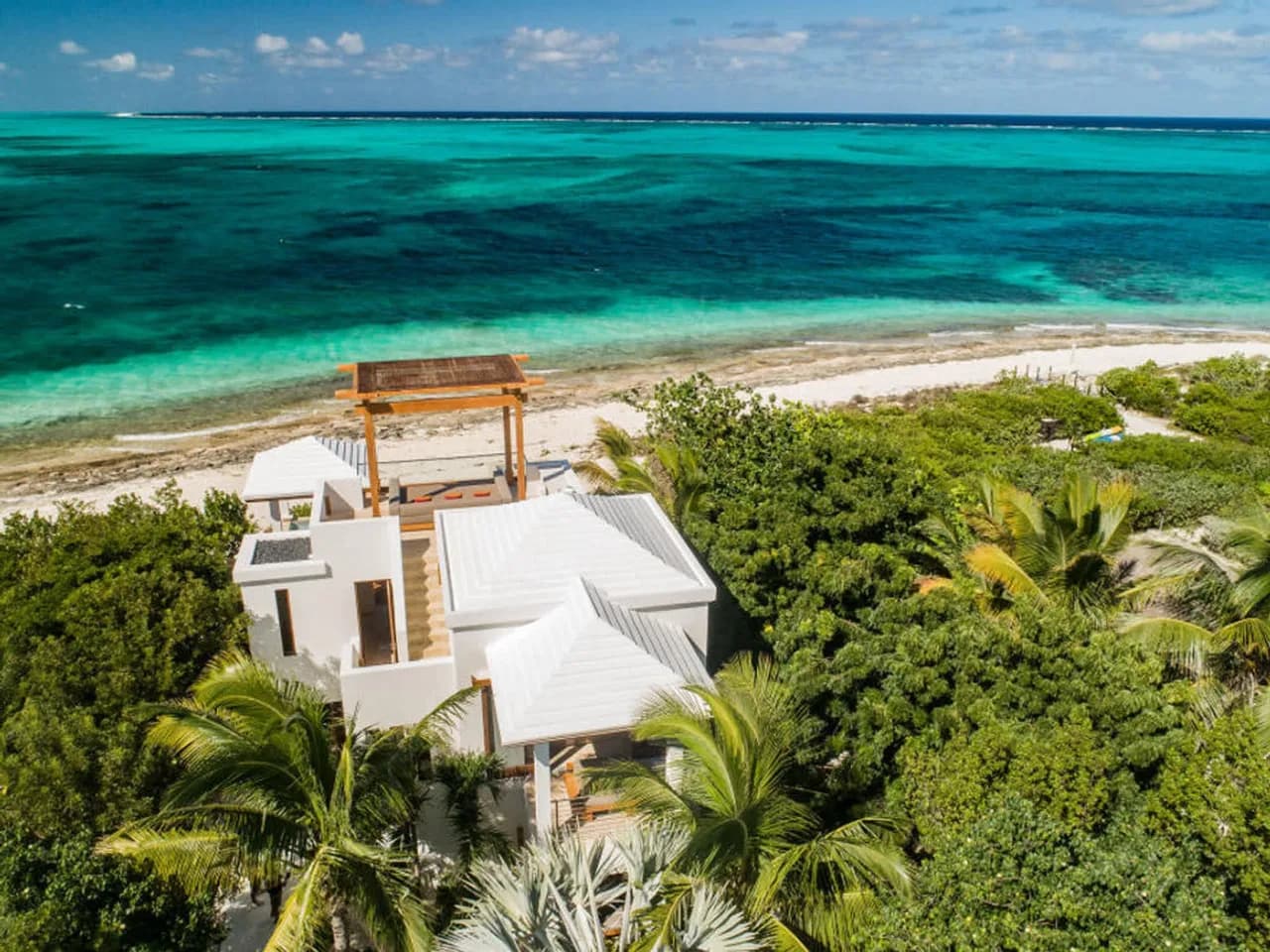 ROMANTIC BEACHFRONT RETREAT WITH GORGEOUS OCEAN VIEWS photo 2
