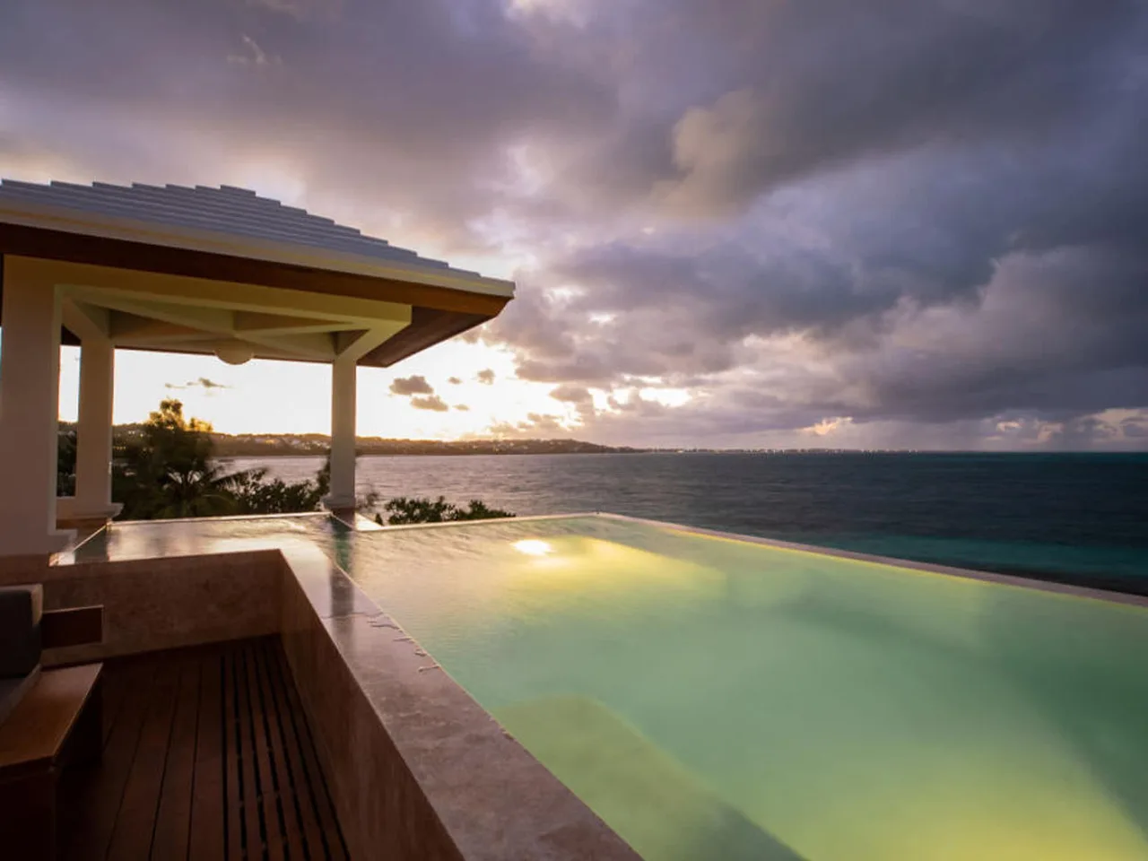 ROMANTIC BEACHFRONT RETREAT WITH GORGEOUS OCEAN VIEWS photo 3