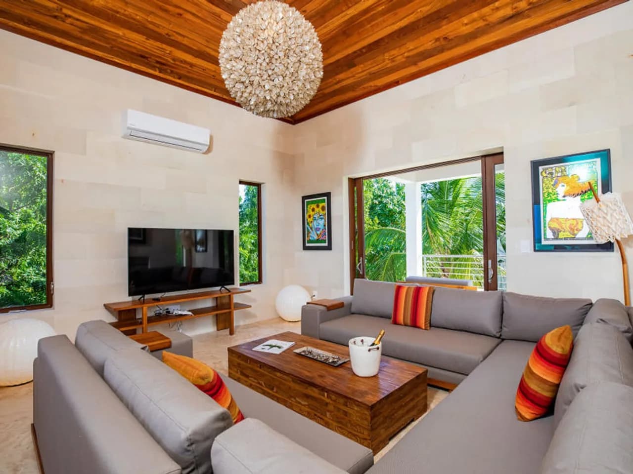 ROMANTIC BEACHFRONT RETREAT WITH GORGEOUS OCEAN VIEWS photo 5