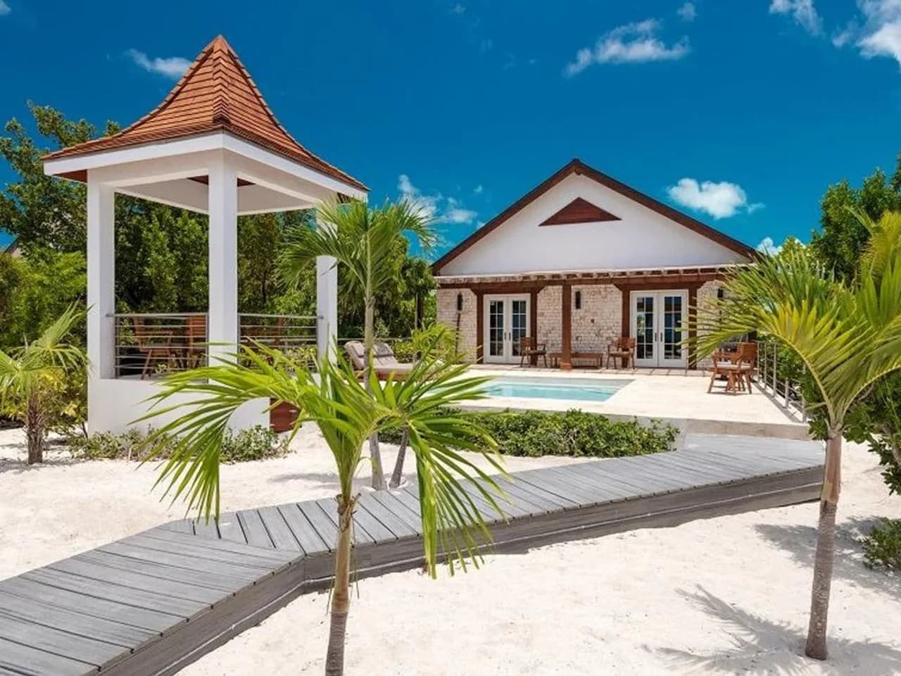 MODERN BEACHFRONT VILLA WITH OUTDOOR SHIMMERING POOL photo 3