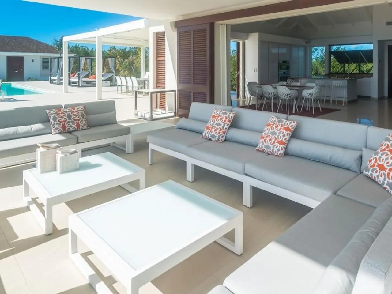 Stylish and Contemporary Villa With Mesmerizing Panoramic View photo 5