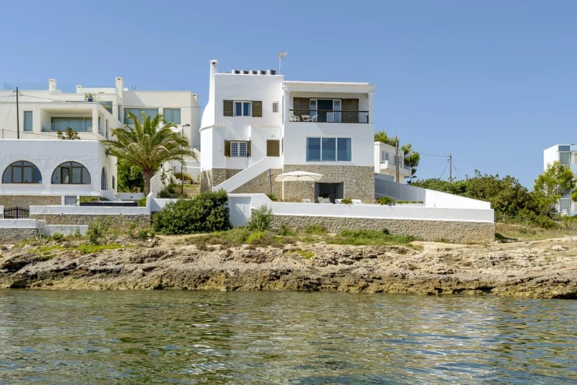 Rare, Frontline Property Overlooking the Beautiful Bay of Talamanca