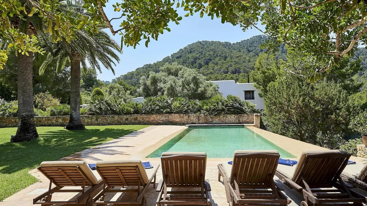 AMAZING VILLA SURROUNDED BY 30-ACRES OF LUSH PINE FOREST, WITH ITS OWN SECLUDED BEACH COVE photo 4
