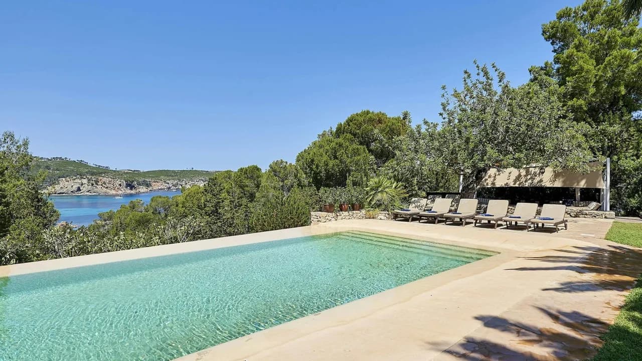 AMAZING VILLA SURROUNDED BY 30-ACRES OF LUSH PINE FOREST, WITH ITS OWN SECLUDED BEACH COVE photo 5