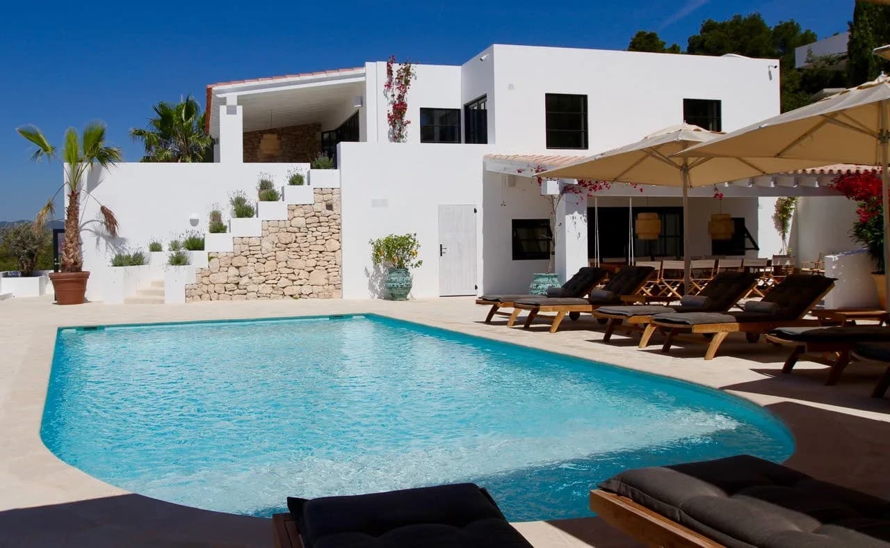 STYLISH IBIZAN VILLA, BEAUTIFUL SEA VIEWS, CLOSE TO IBIZA TOWN photo 2