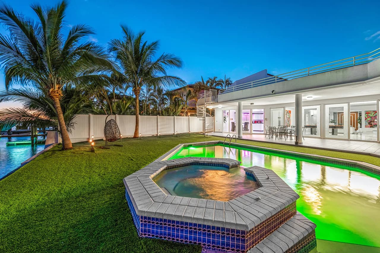 Absolute Dream Home with Pool and Excellent Architectural Design photo 5