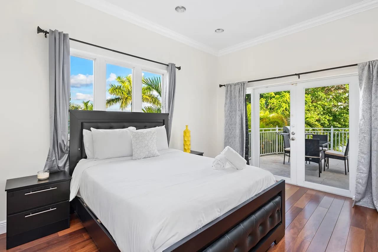 Spacious  Bright Villa with Gorgeous Water Views photo 4