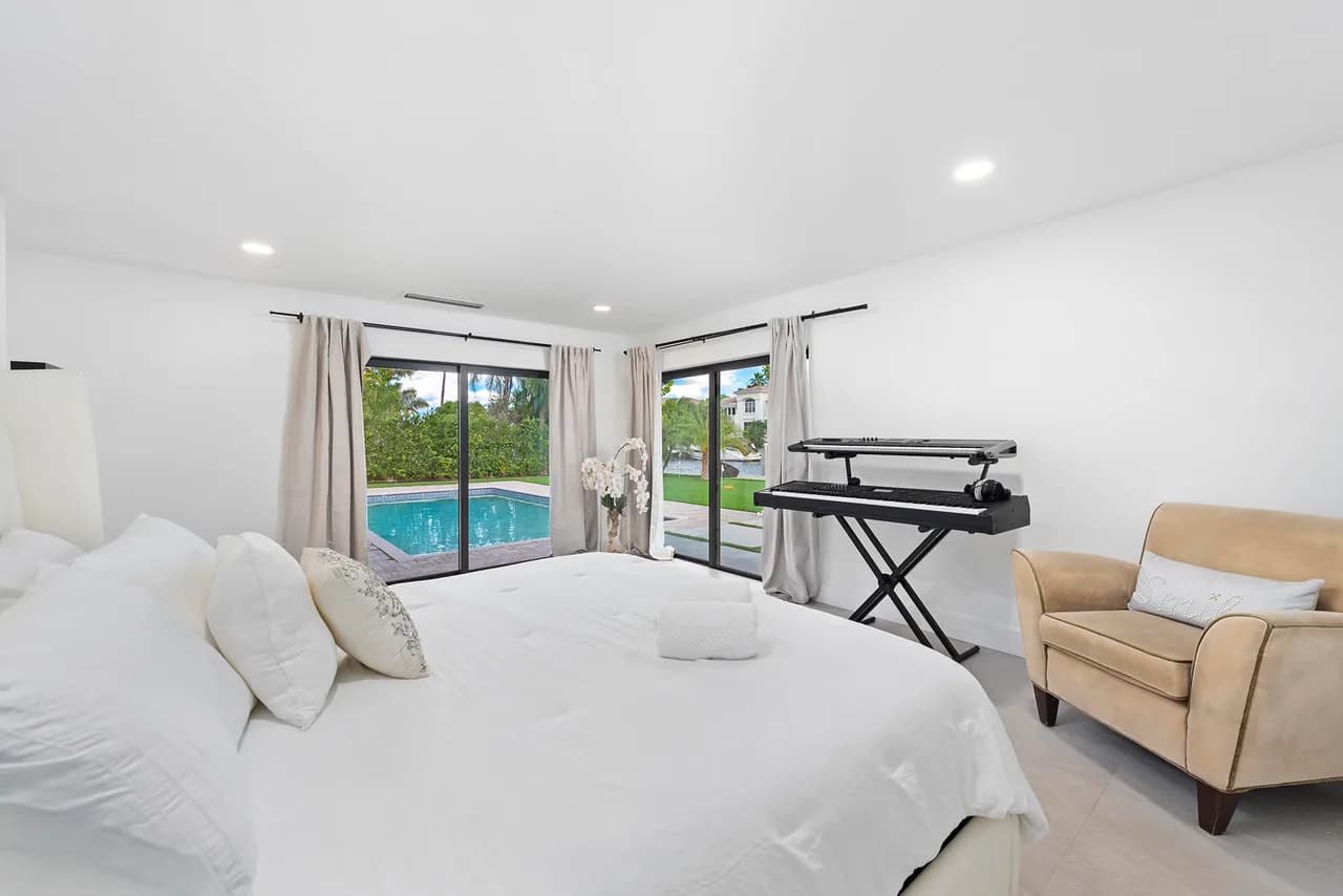 Newly Renovated Waterfront Oasis with a Private Sauna photo 4