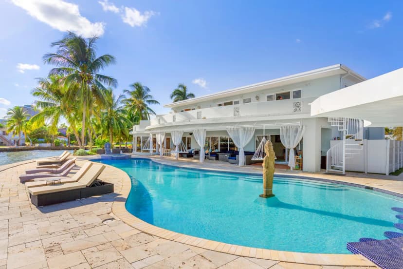 Sprawling Villa Surrounded by Breathtaking Waterfront Views