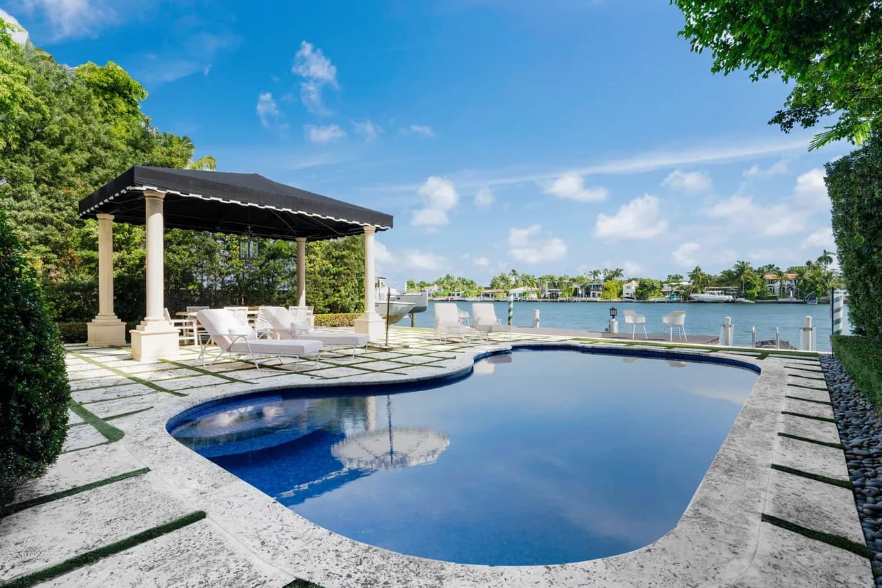 Newly Furnished Villa with Covered Outdoor Dining and Water Views photo 5