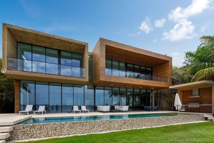 Tropical Modern Villa with a Refreshing Infinity Pool