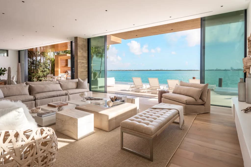 Tropical Modern Villa with a Refreshing Infinity Pool photo 2