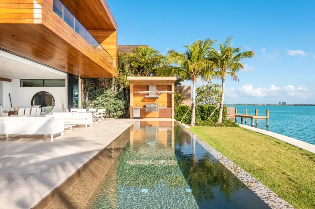 Tropical Modern Villa with a Refreshing Infinity Pool photo 5