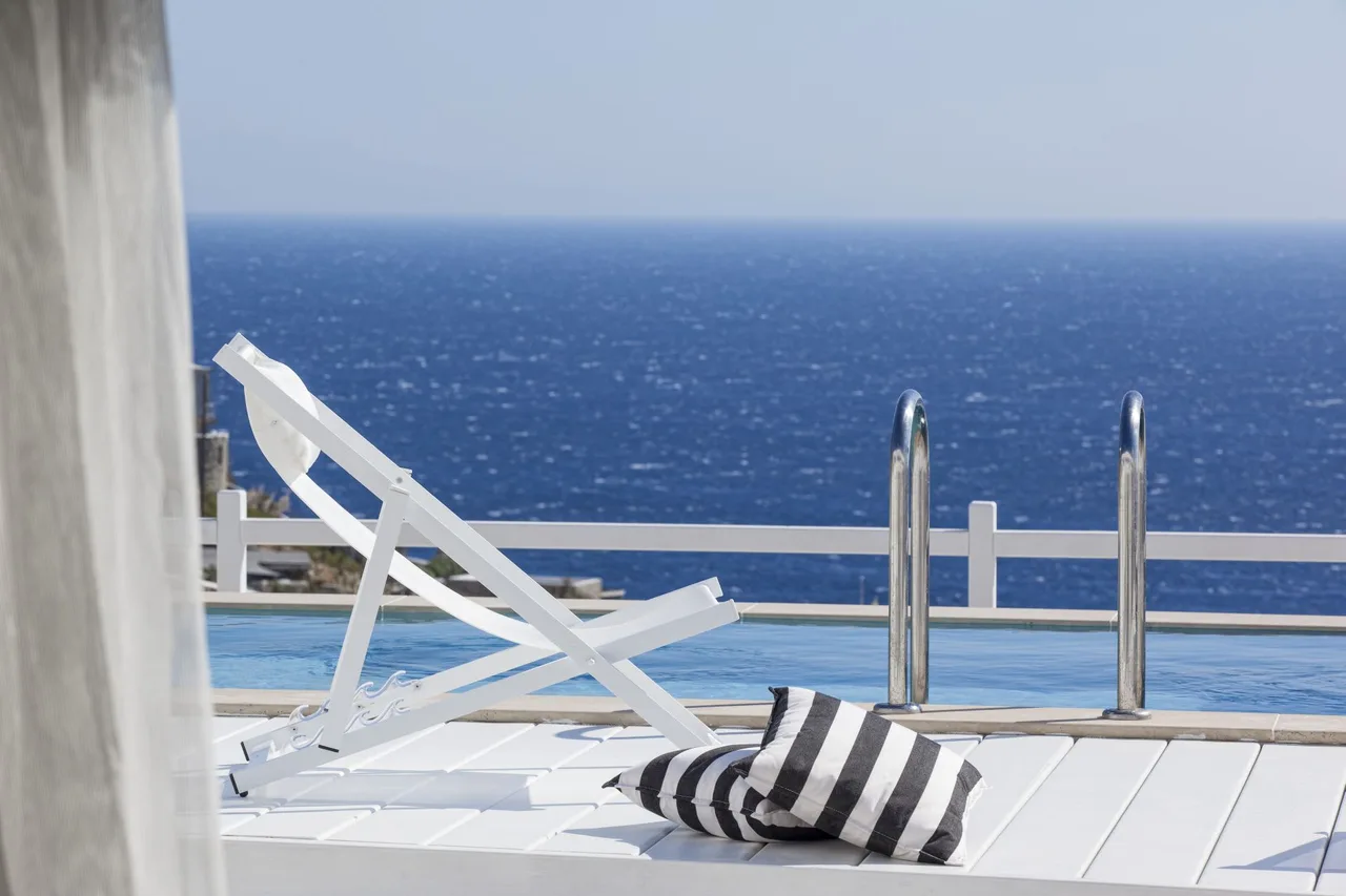 HAVEN OF COMFORT AND LUXURY IN A PRIME LOCATION photo 4