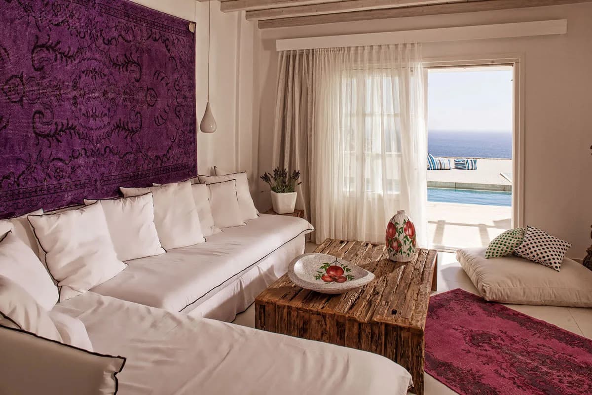 EXCEPTIONAL VACATION GETAWAY WITH A TRADITIONAL CYCLADIC DESIGN photo 3