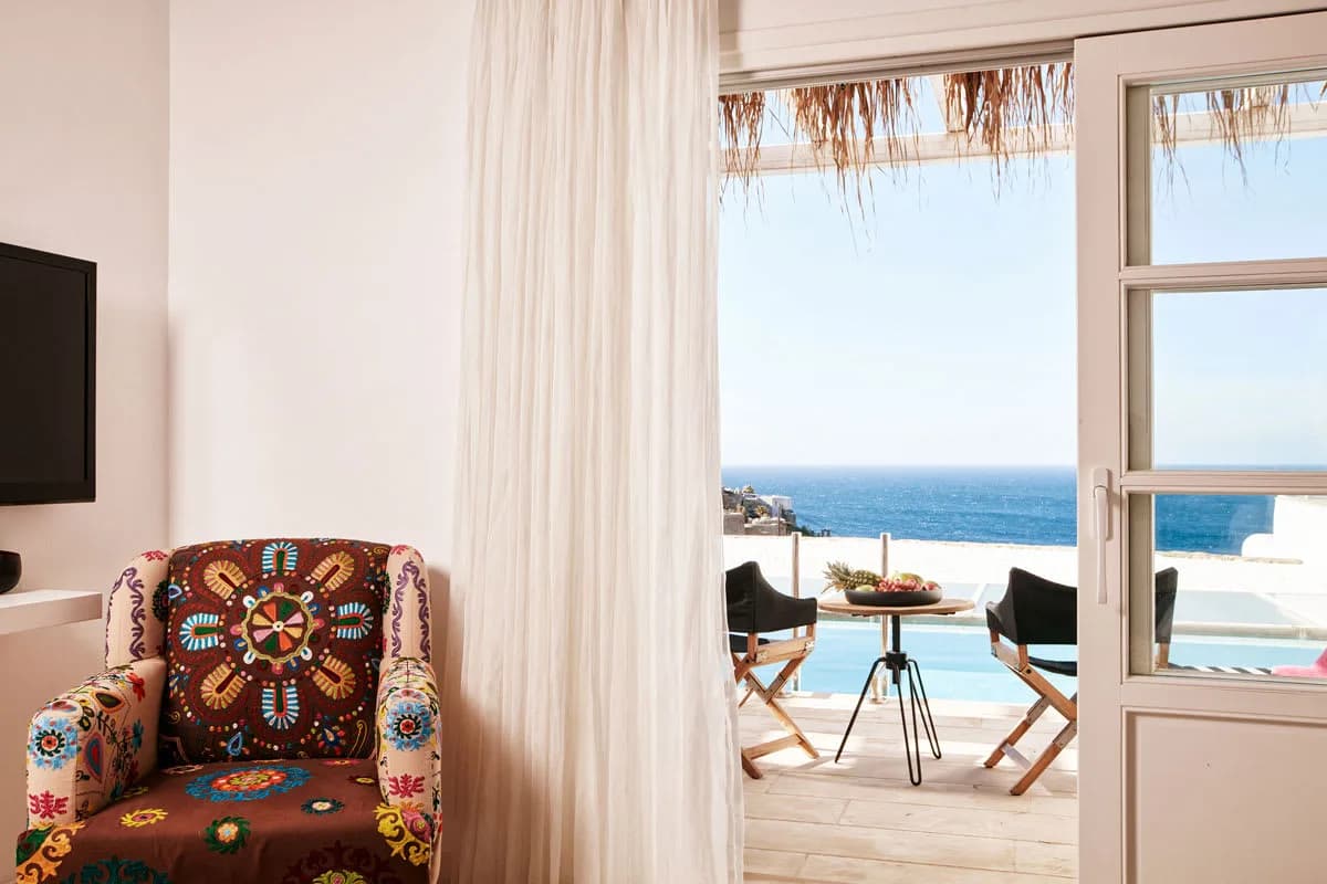 EXCEPTIONAL VACATION GETAWAY WITH A TRADITIONAL CYCLADIC DESIGN photo 5