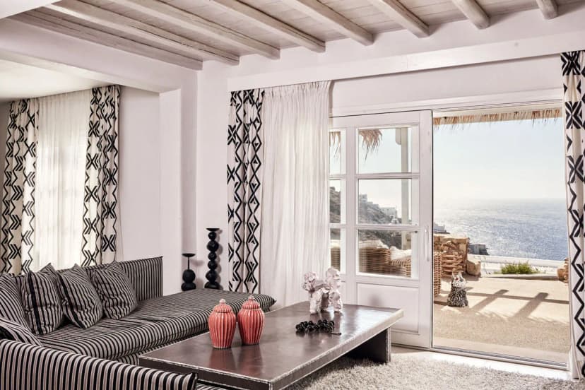 EXQUISITE FREE-STANDING VILLA WITH STATE OF THE ART INTERIORS