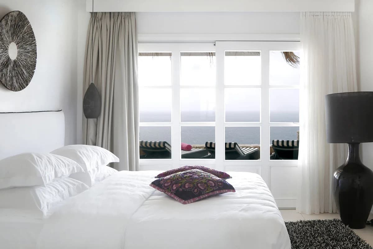 EXQUISITE FREE-STANDING VILLA WITH STATE OF THE ART INTERIORS photo 2
