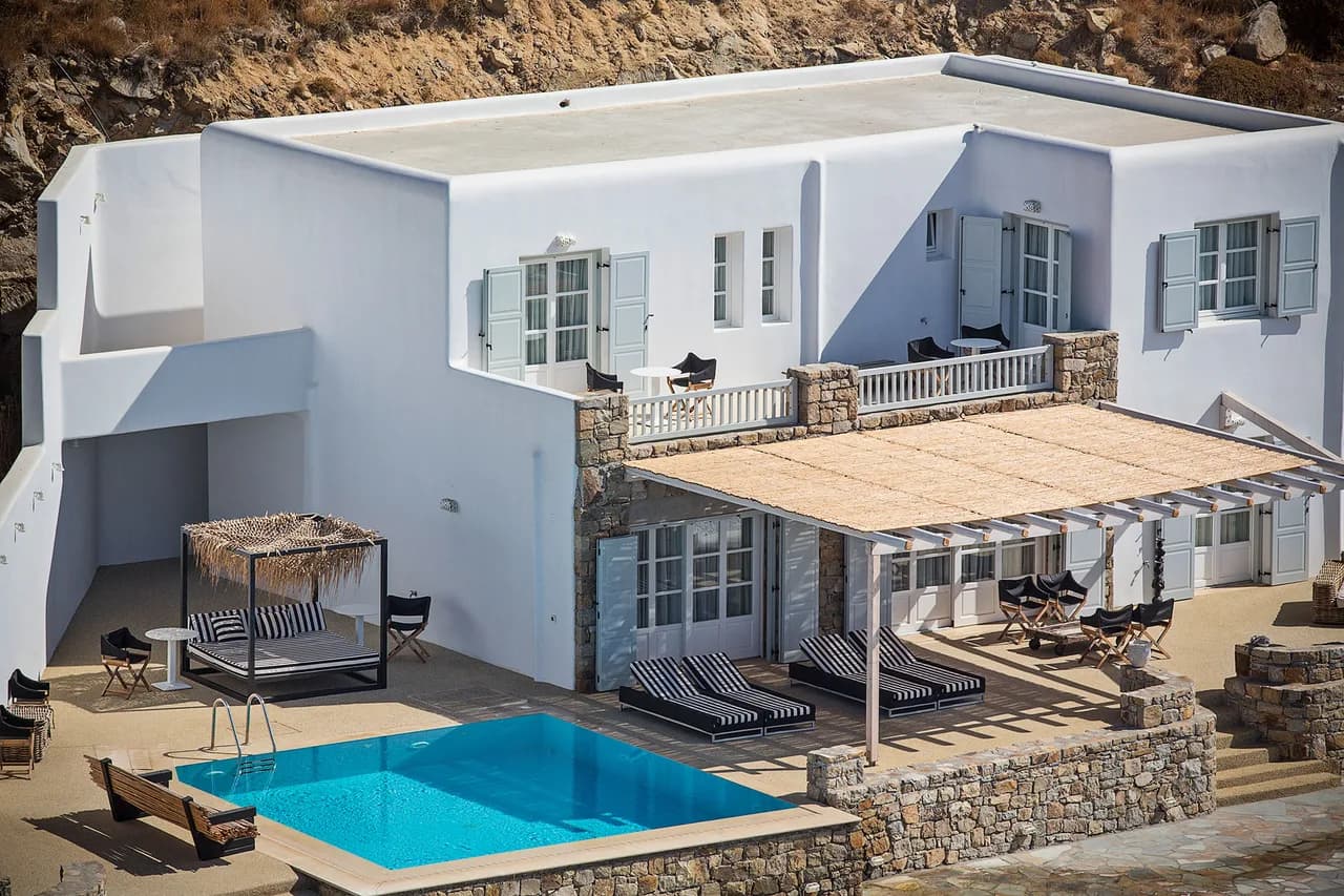 EXQUISITE FREE-STANDING VILLA WITH STATE OF THE ART INTERIORS photo 4