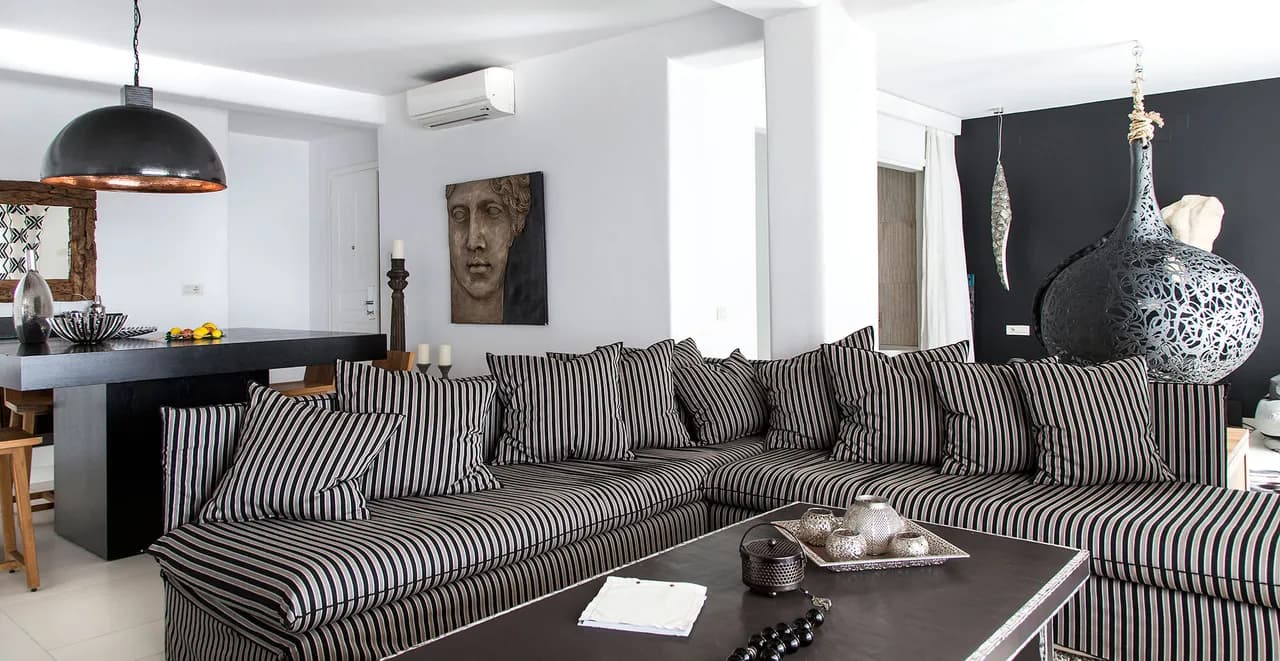 EXQUISITE FREE-STANDING VILLA WITH STATE OF THE ART INTERIORS photo 5